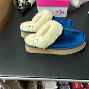 Hey Girl by Corey’s blue velvet Sherpa-lined clogs
